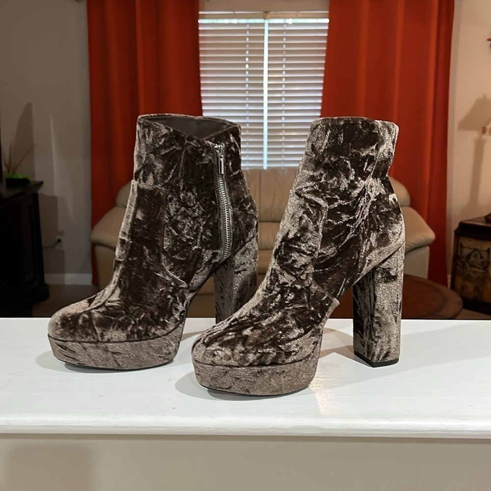 GIANNI BINI  Didier Velvet Platform Block Heel Booties Size 9.5 - Picture 6 of 10